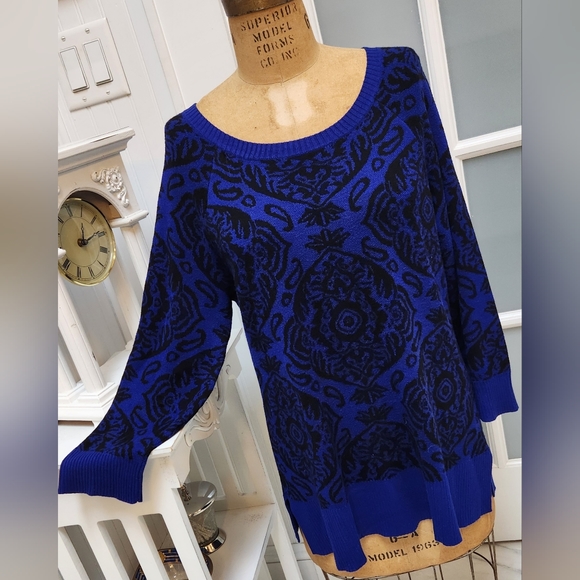 CABLE & GUAGE Long Sleeve Royal Blue & Black Scoop Neck Patterned Sweater EUC - Picture 1 of 7